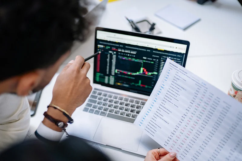 Falling Wedge Pattern: Identification and Trading Tips